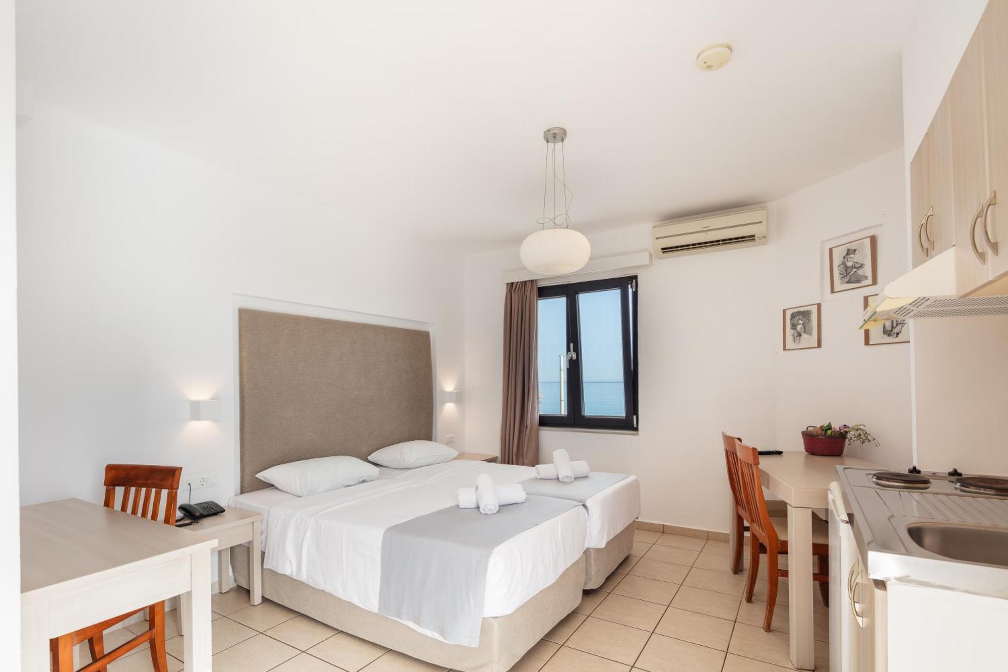 Golden Bay Aparthotel 4*