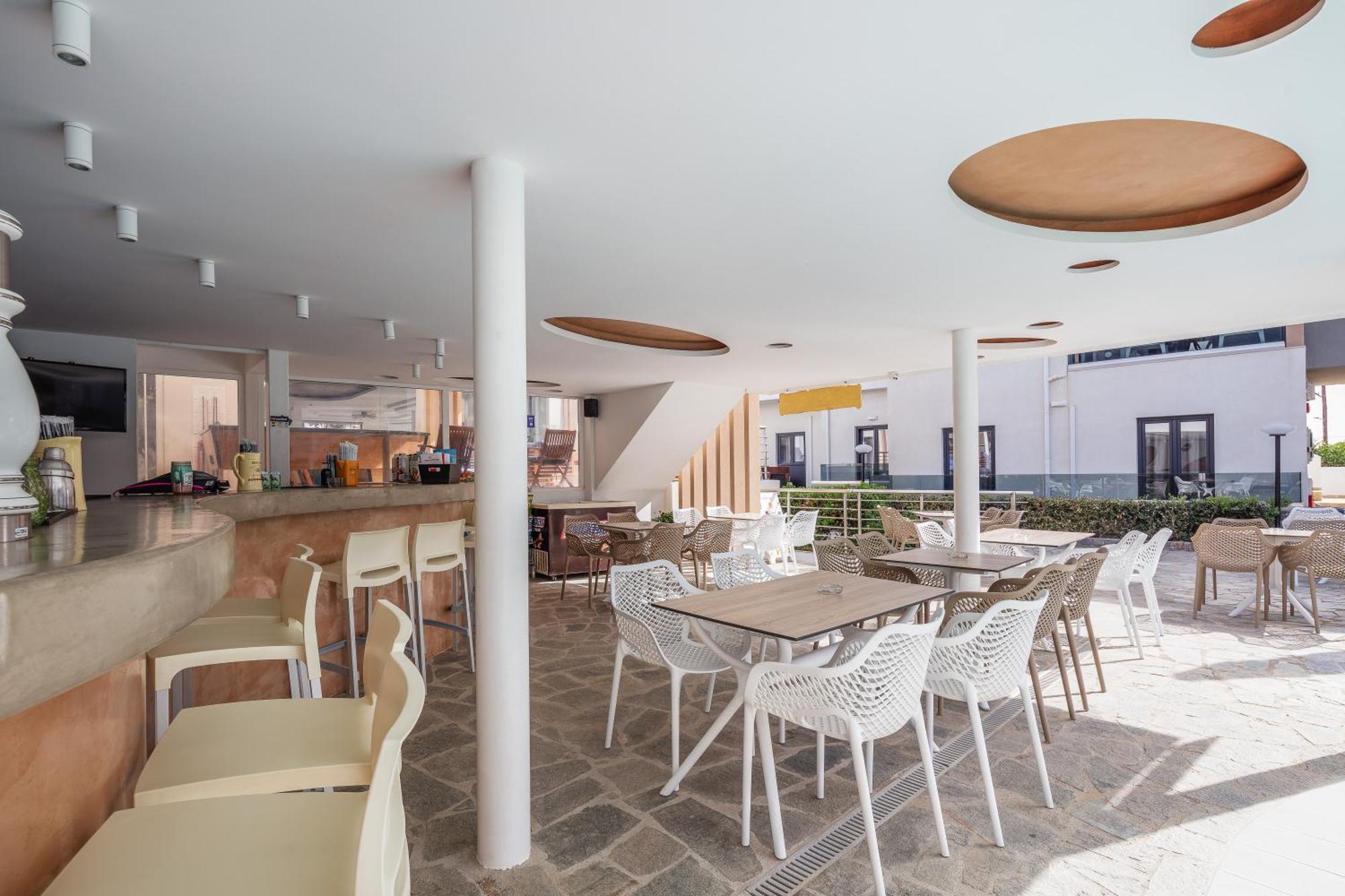 Golden Bay Aparthotel 4*