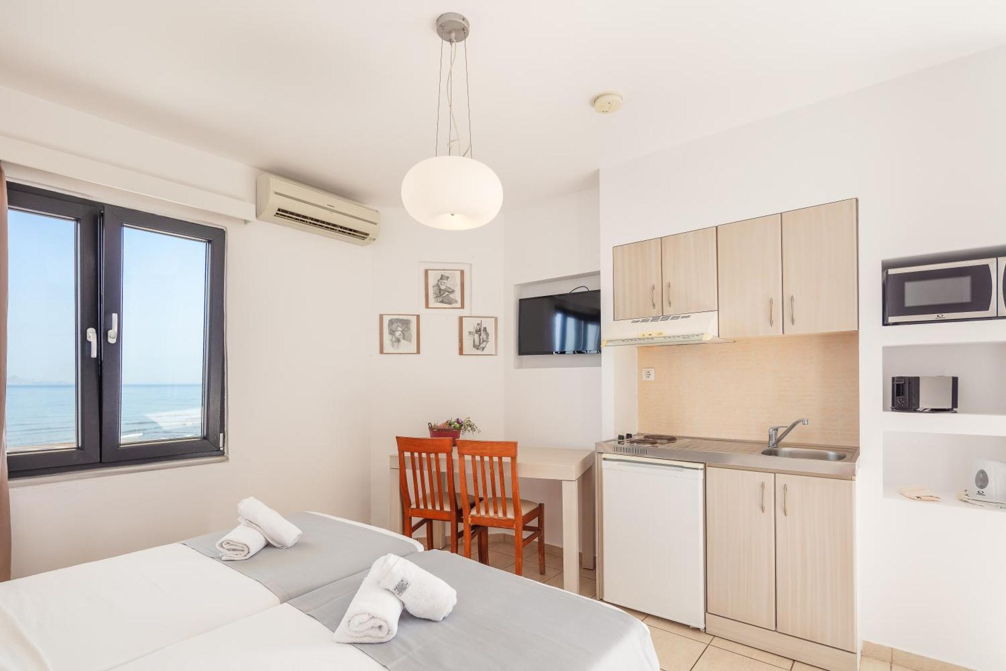 Hotel apartamentowy Golden Bay Boutique & Kokkini Hani